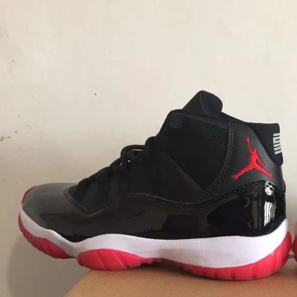 Nike  Black and Red High-Top Sneakers main image 4